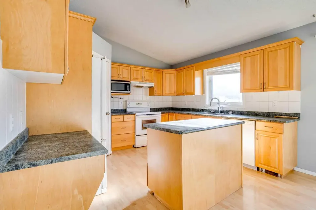 152 Shetland Garden Fort Mcmurray AB T9H5K6