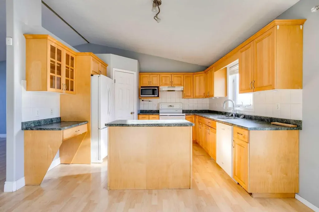 152 Shetland Garden Fort Mcmurray AB T9H5K6