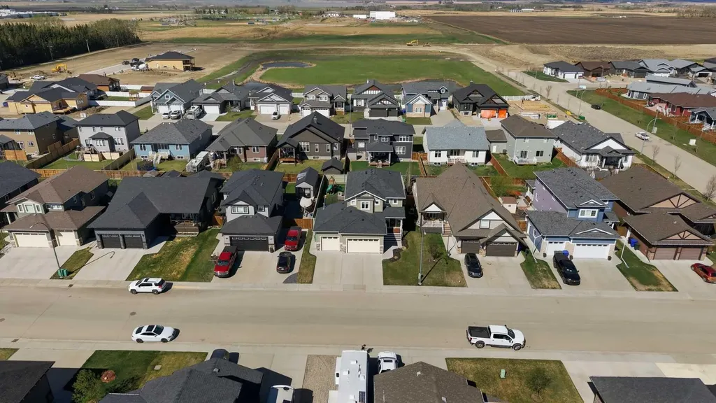 10 Viceroy Crescent Olds AB T4H 0C4