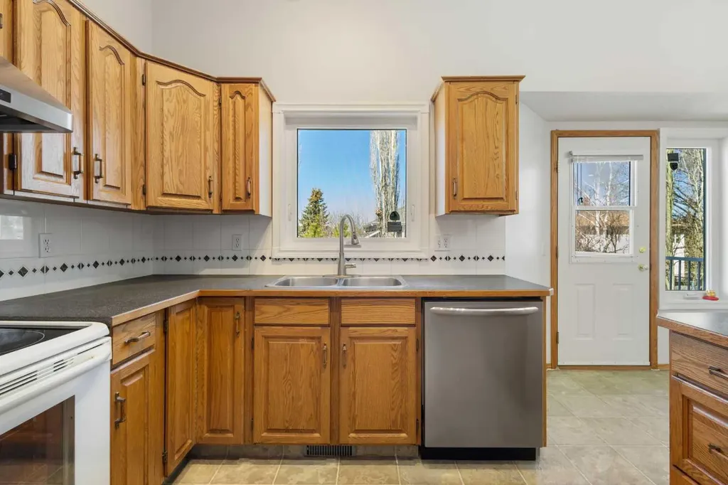 119 Citadel Hills Place NW Calgary AB T3G 3V5