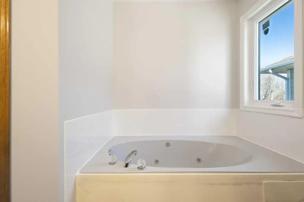 119 Citadel Hills Place NW Calgary AB T3G 3V5
