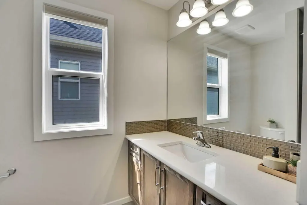 60 Cityside Grove NE Calgary AB T3N 1C9
