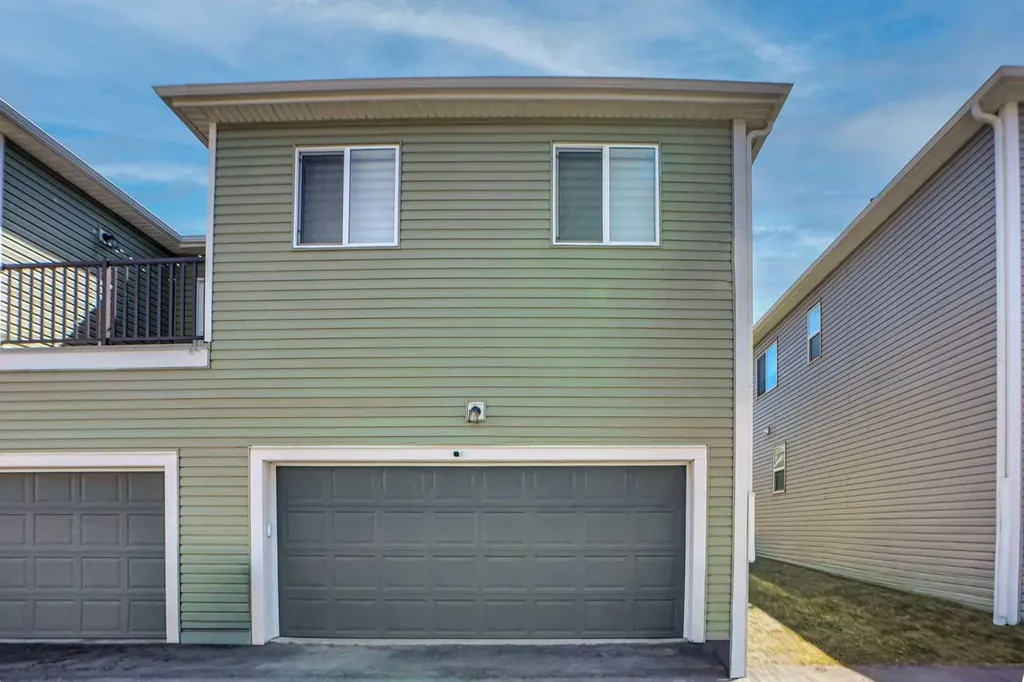 60 Cityside Grove NE Calgary AB T3N 1C9