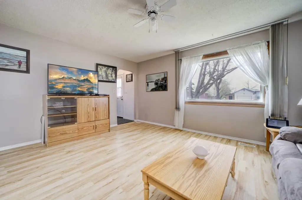 307 Grey Street Granum AB T0L 1A0
