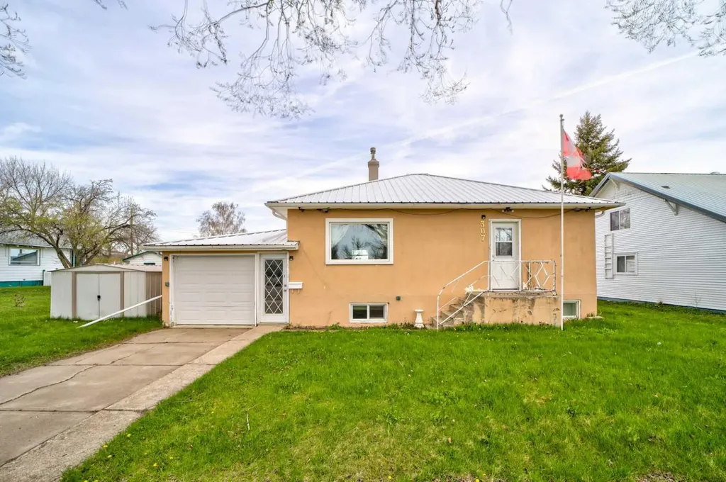 307 Grey Street Granum AB T0L 1A0