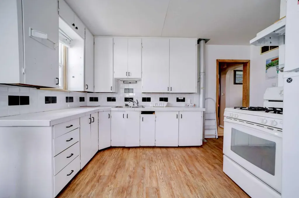 307 Grey Street Granum AB T0L 1A0