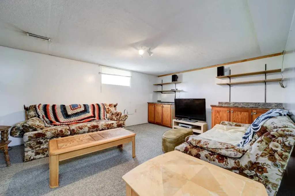 307 Grey Street Granum AB T0L 1A0
