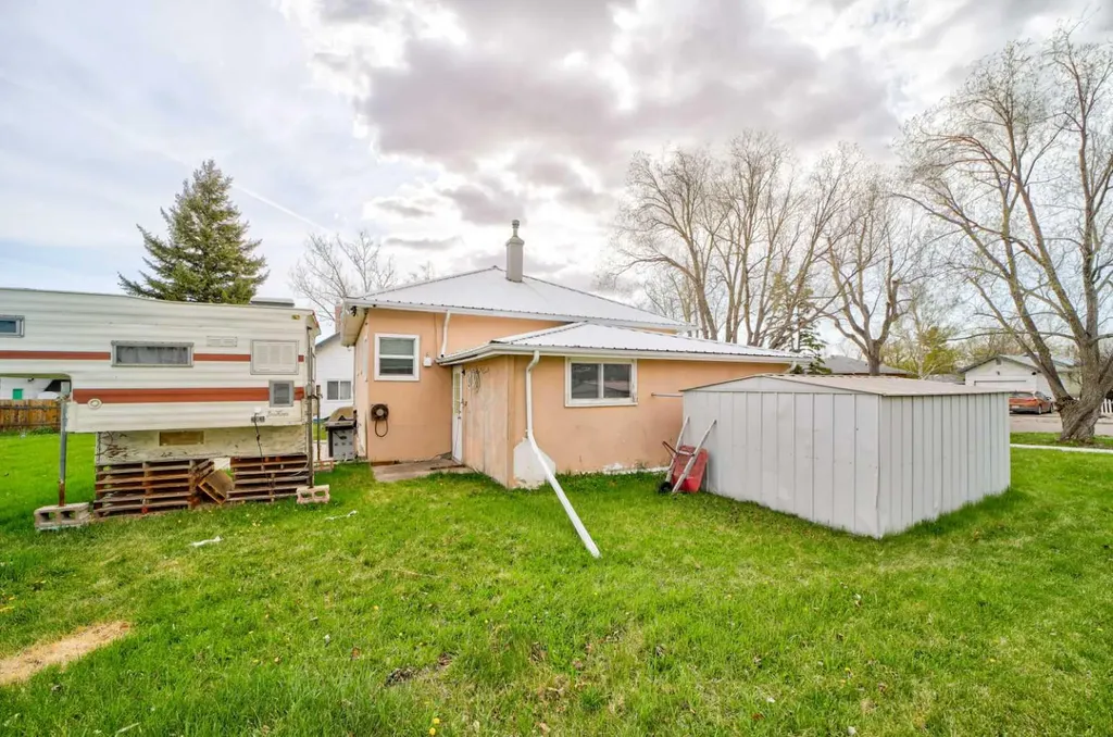 307 Grey Street Granum AB T0L 1A0