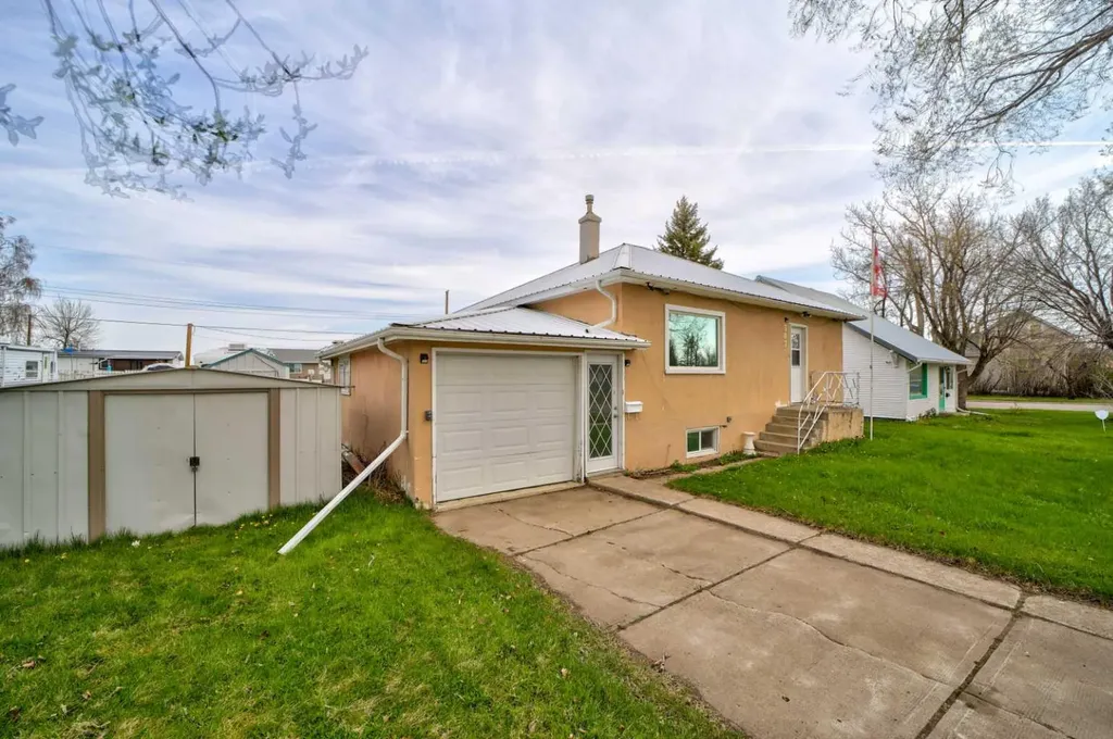 307 Grey Street Granum AB T0L 1A0