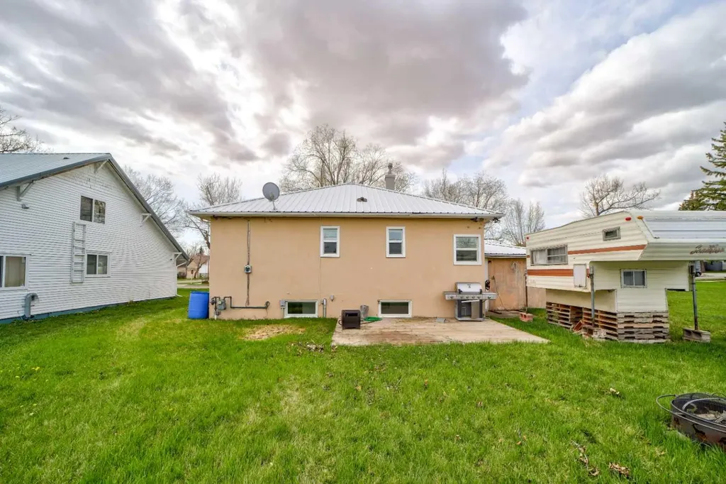 307 Grey Street Granum AB T0L 1A0