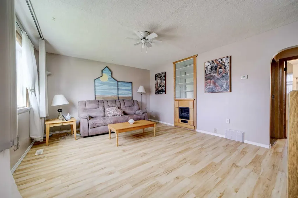 307 Grey Street Granum AB T0L 1A0