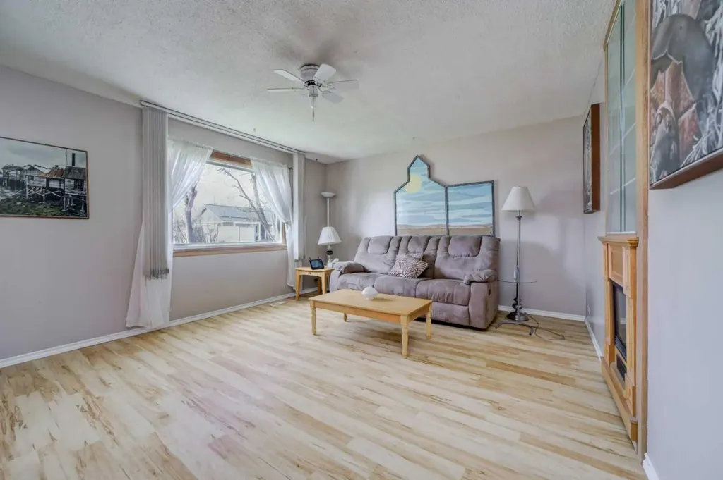 307 Grey Street Granum AB T0L 1A0
