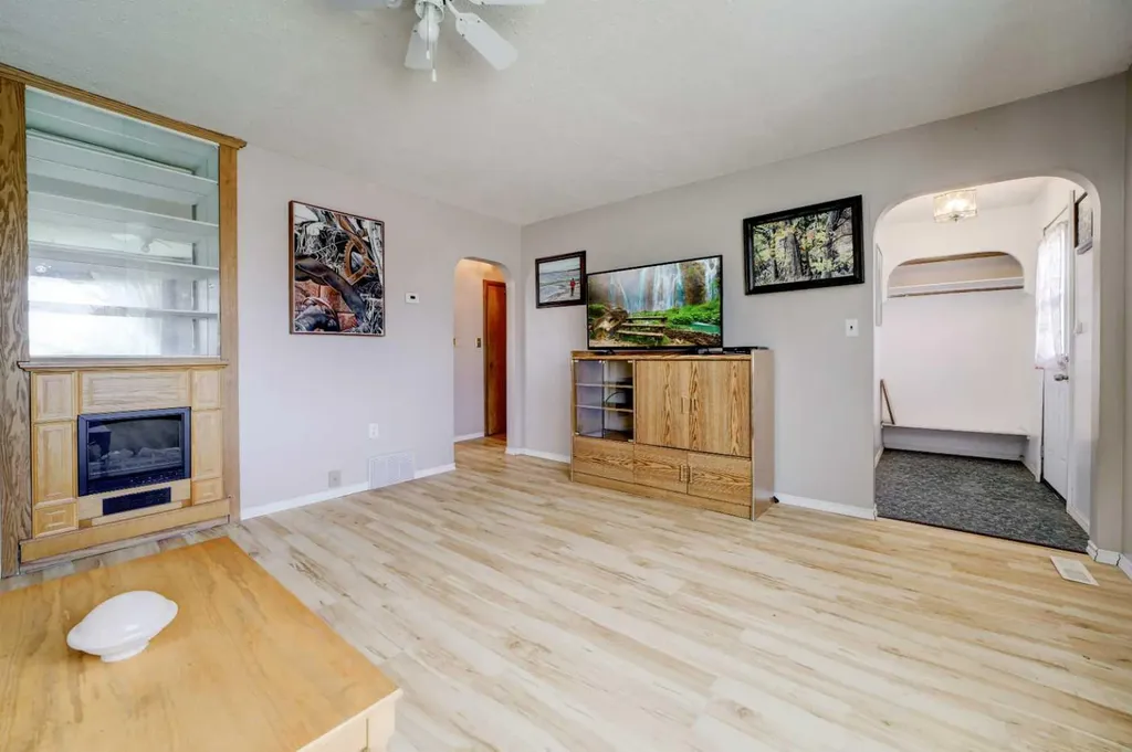 307 Grey Street Granum AB T0L 1A0