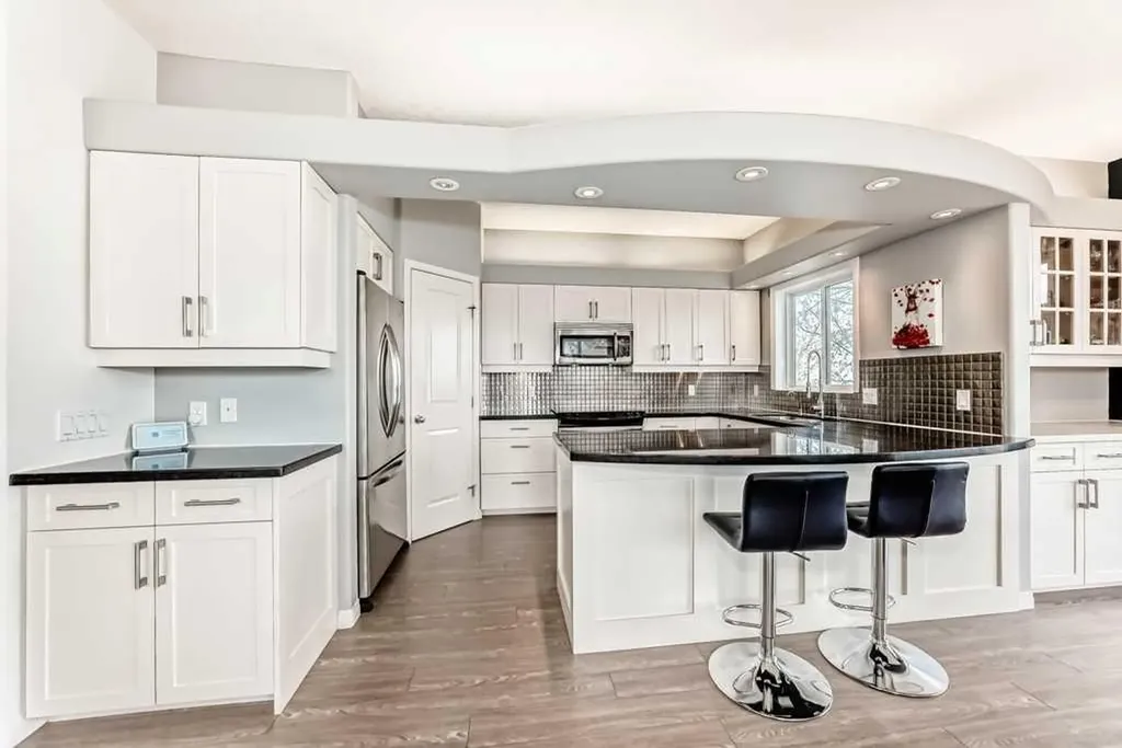 5616 14 Avenue SW Calgary AB T3H 3P9