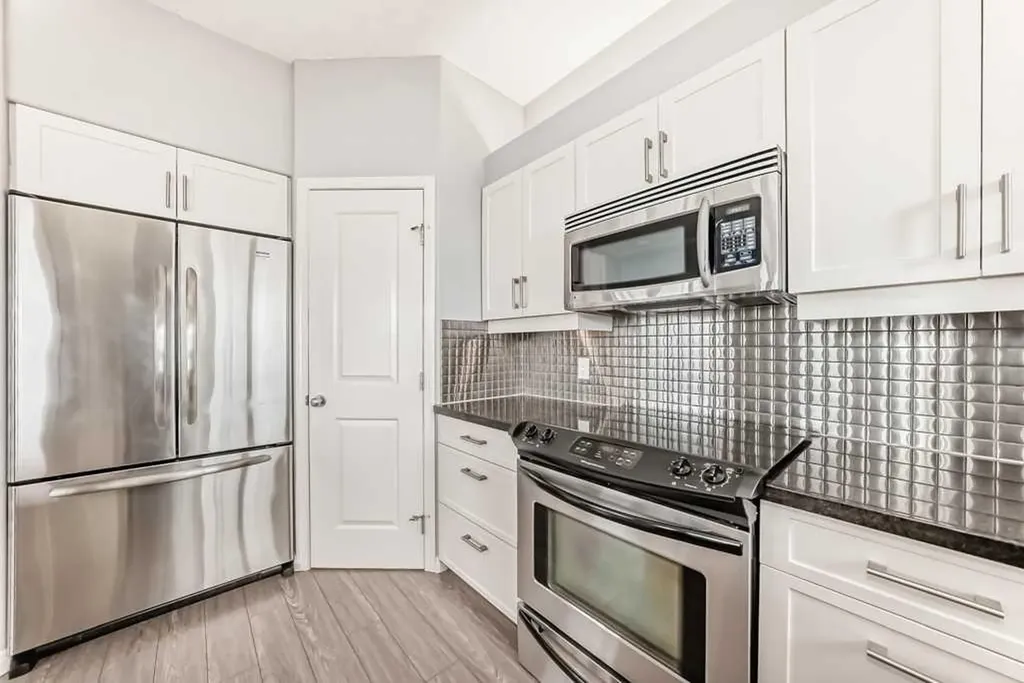 5616 14 Avenue SW Calgary AB T3H 3P9