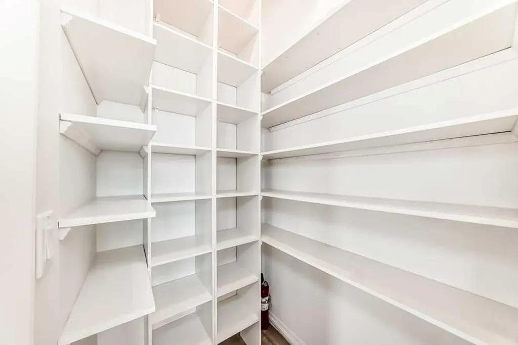 5616 14 Avenue SW Calgary AB T3H 3P9