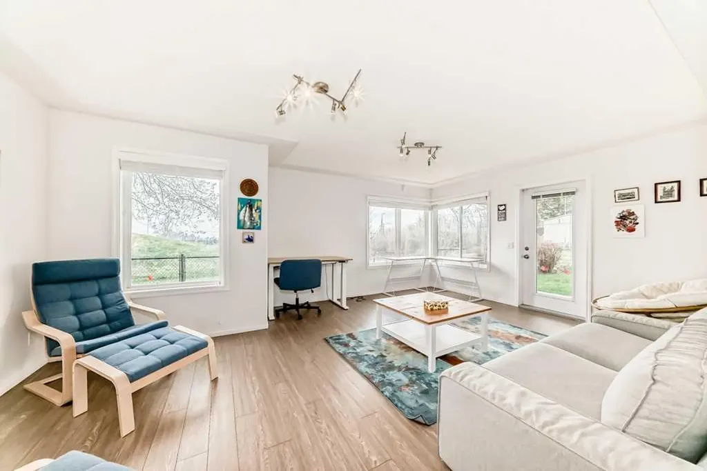 5616 14 Avenue SW Calgary AB T3H 3P9