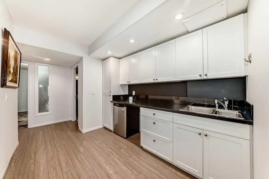 5616 14 Avenue SW Calgary AB T3H 3P9