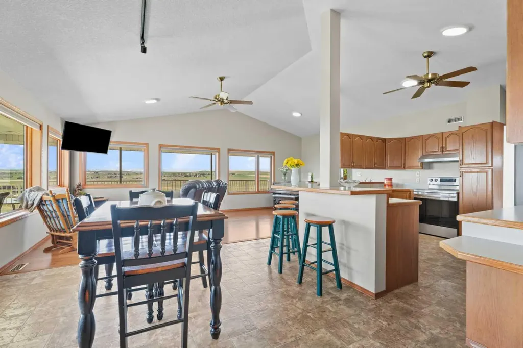 434183 2 Street E Rural Foothills County AB T1S 6B3