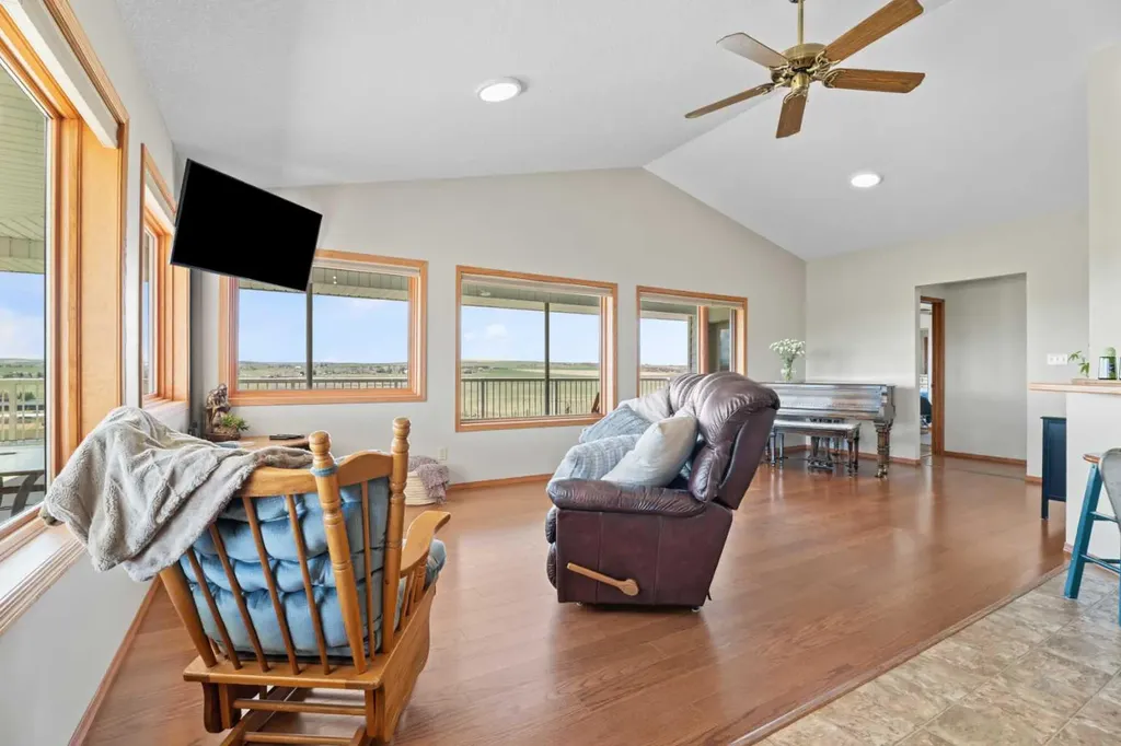 434183 2 Street E Rural Foothills County AB T1S 6B3