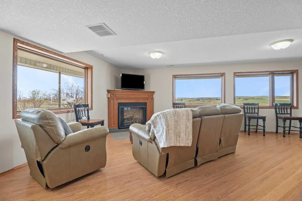 434183 2 Street E Rural Foothills County AB T1S 6B3