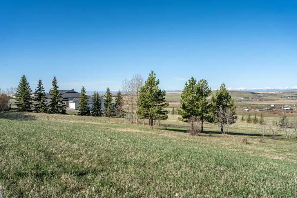 434183 2 Street E Rural Foothills County AB T1S 6B3