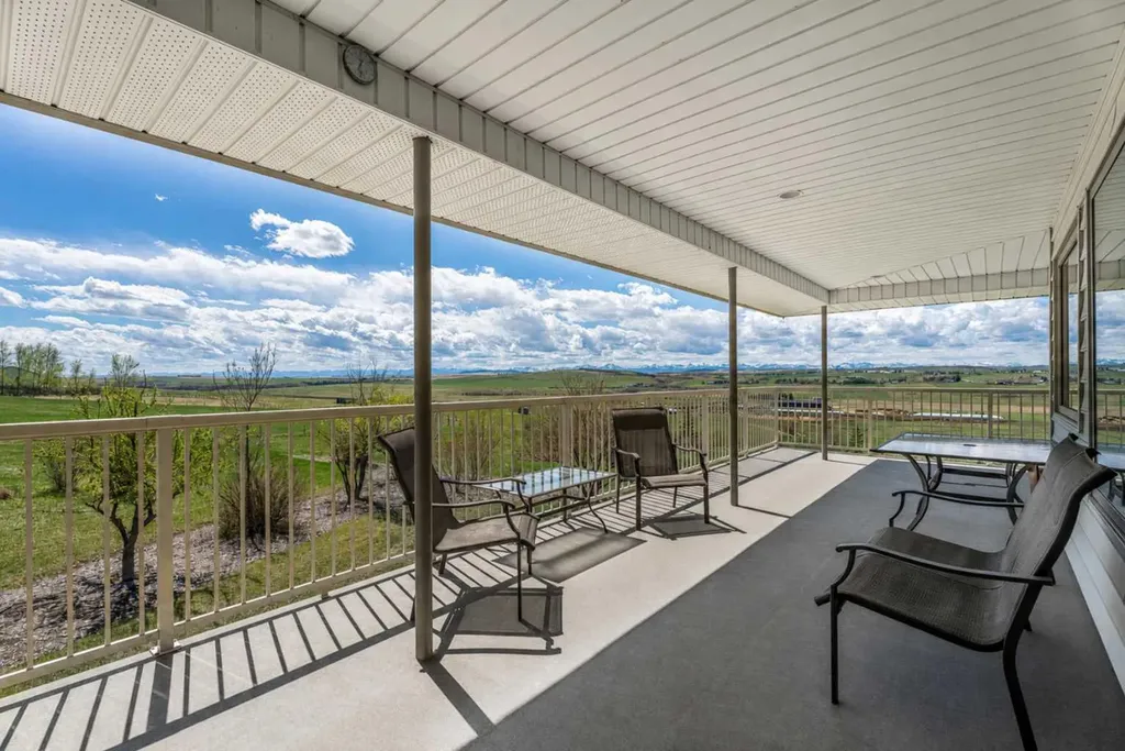 434183 2 Street E Rural Foothills County AB T1S 6B3