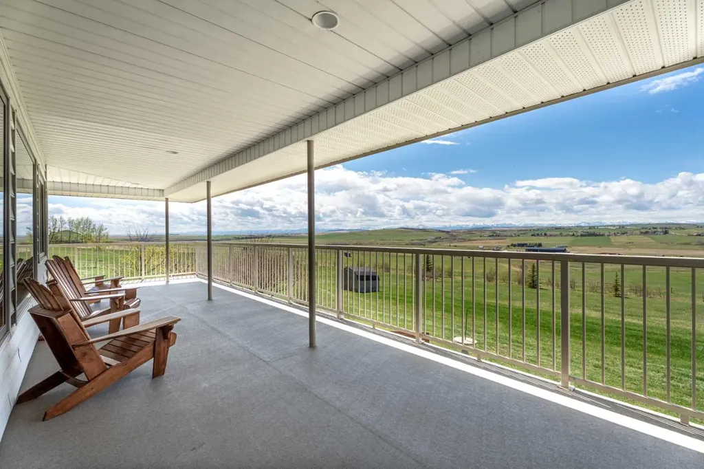434183 2 Street E Rural Foothills County AB T1S 6B3