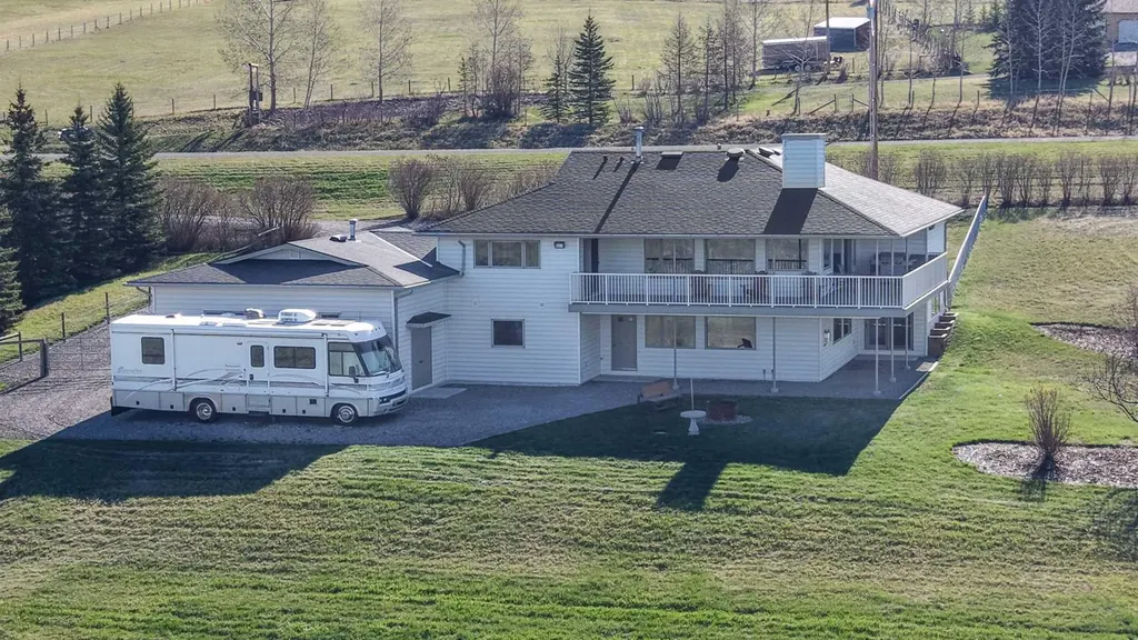 434183 2 Street E Rural Foothills County AB T1S 6B3