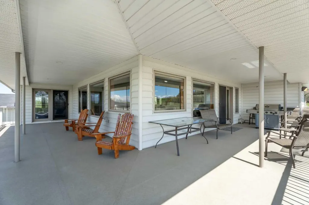 434183 2 Street E Rural Foothills County AB T1S 6B3