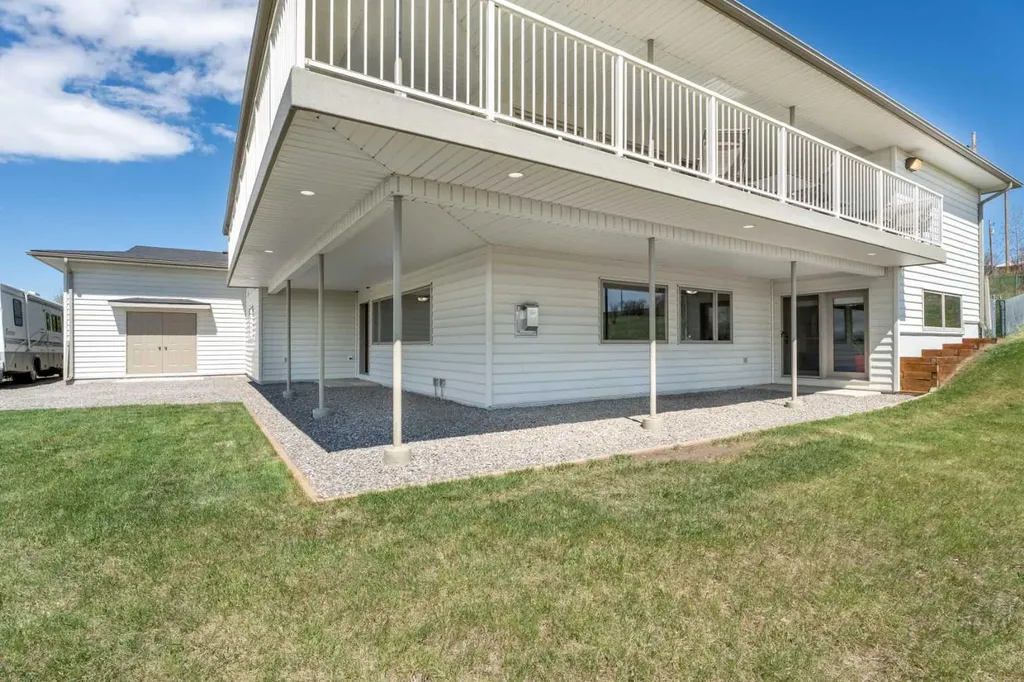 434183 2 Street E Rural Foothills County AB T1S 6B3