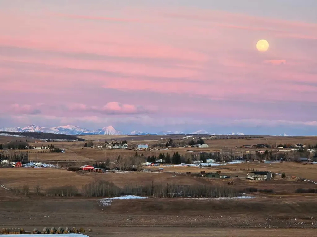 434183 2 Street E Rural Foothills County AB T1S 6B3