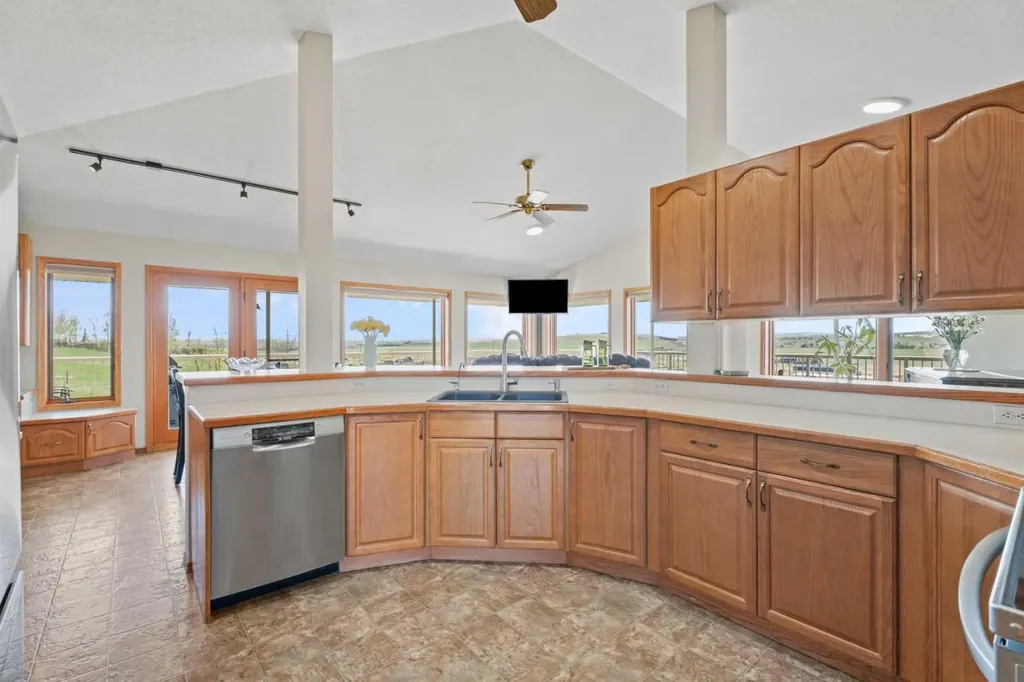 434183 2 Street E Rural Foothills County AB T1S 6B3
