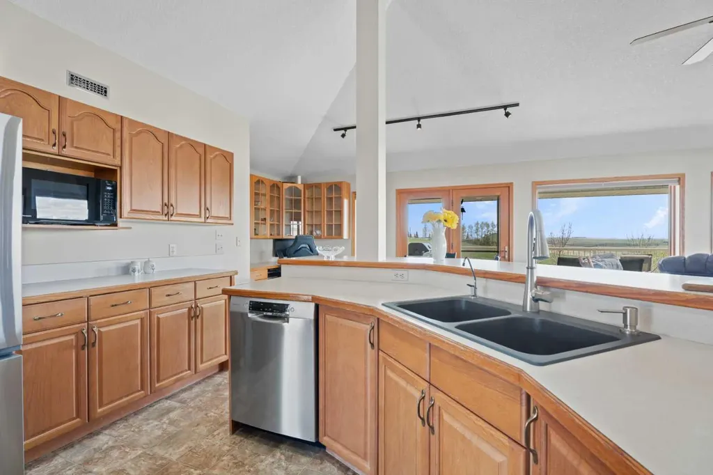 434183 2 Street E Rural Foothills County AB T1S 6B3