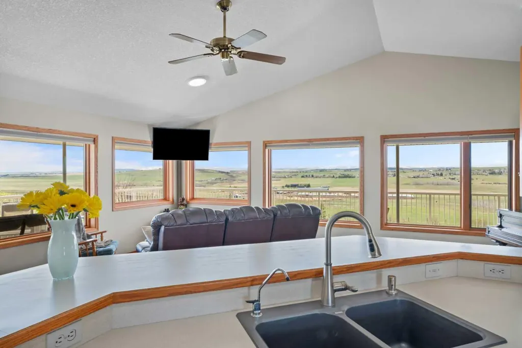 434183 2 Street E Rural Foothills County AB T1S 6B3