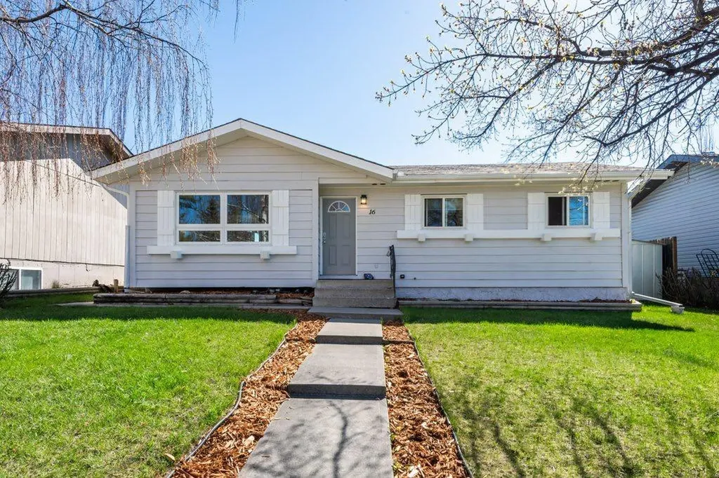 16 Alcock Close Okotoks AB T1S 1H1