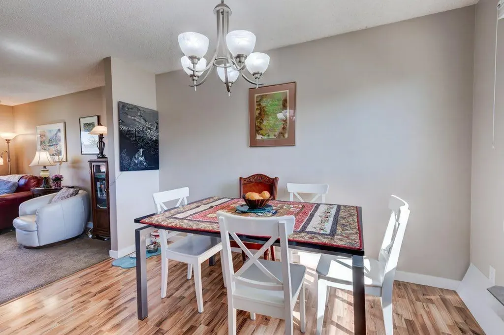 16 Alcock Close Okotoks AB T1S 1H1