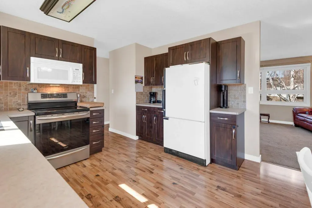 16 Alcock Close Okotoks AB T1S 1H1