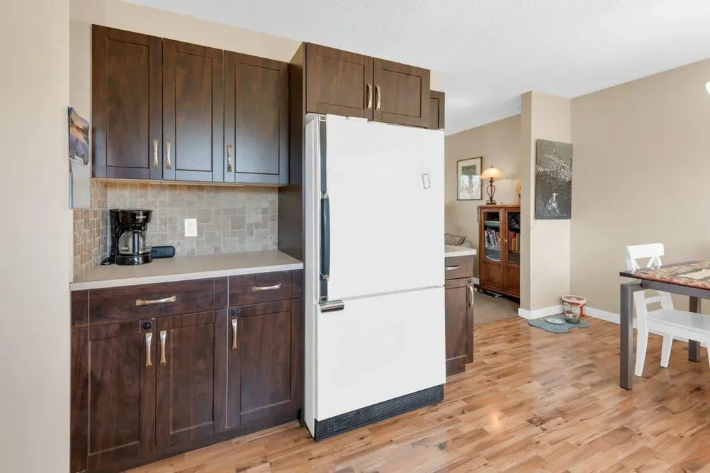 16 Alcock Close Okotoks AB T1S 1H1
