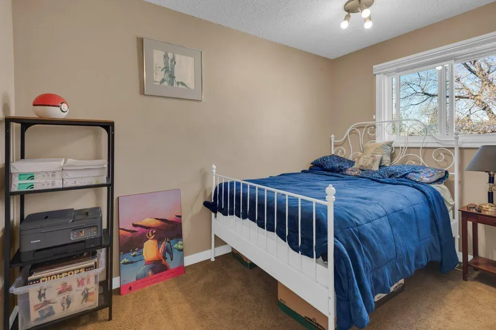 16 Alcock Close Okotoks AB T1S 1H1