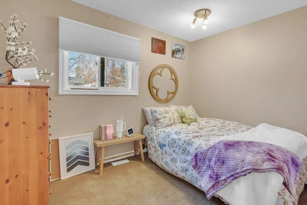 16 Alcock Close Okotoks AB T1S 1H1