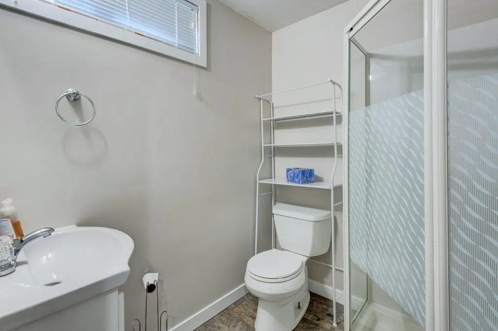 16 Alcock Close Okotoks AB T1S 1H1