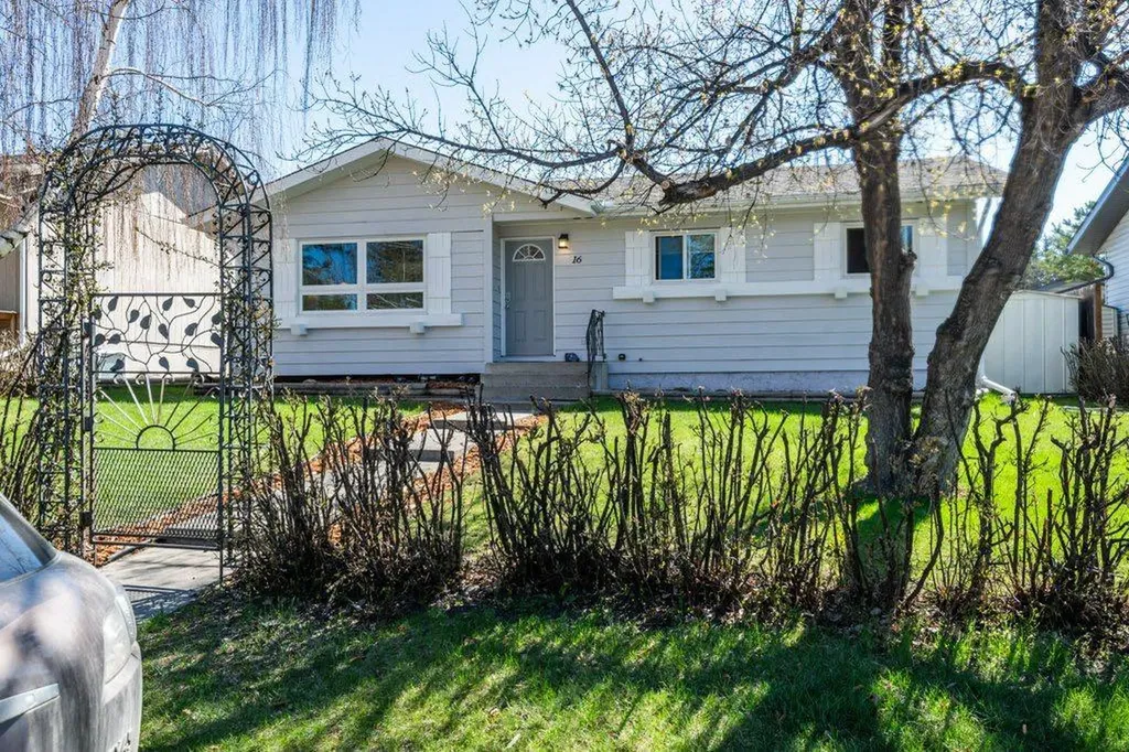 16 Alcock Close Okotoks AB T1S 1H1