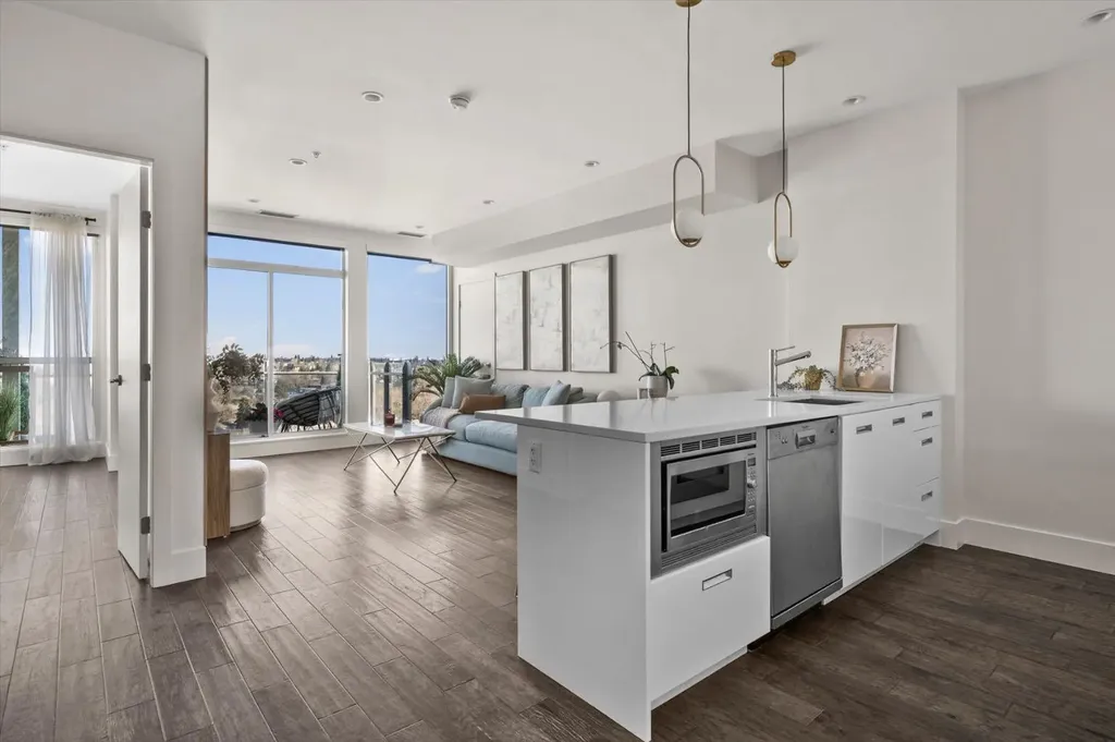 2505 17 Avenue SW Calgary AB T3E 7V3