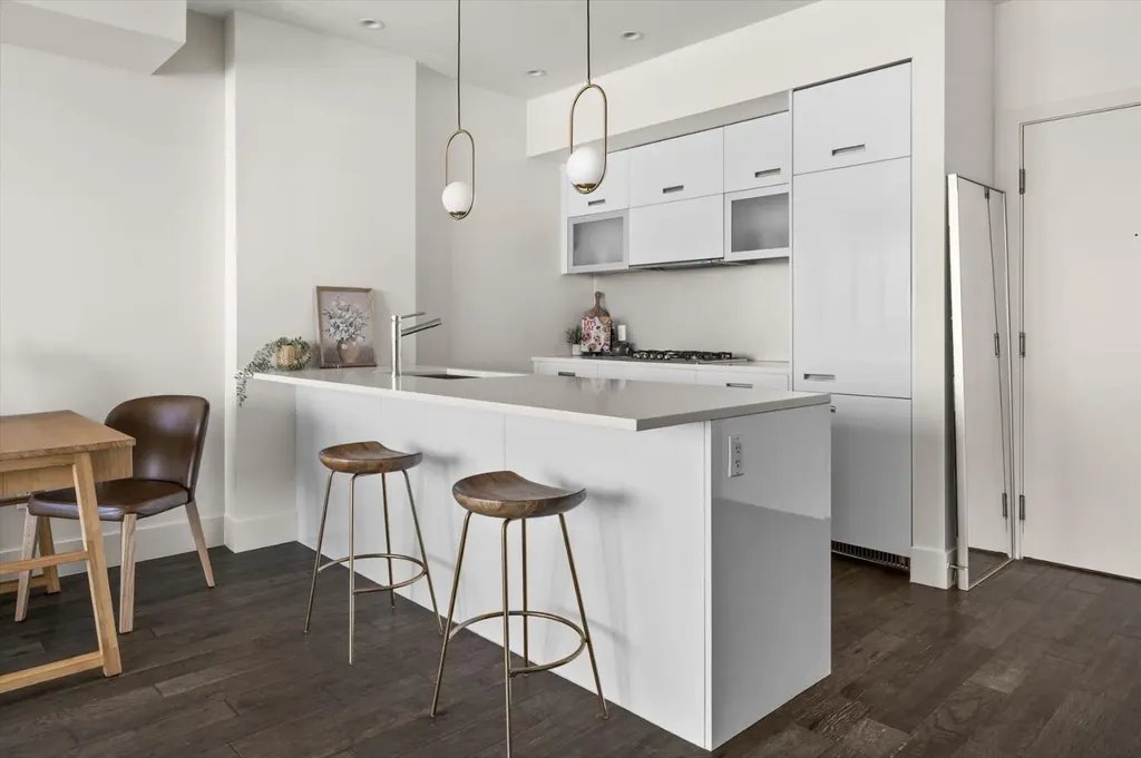2505 17 Avenue SW Calgary AB T3E 7V3