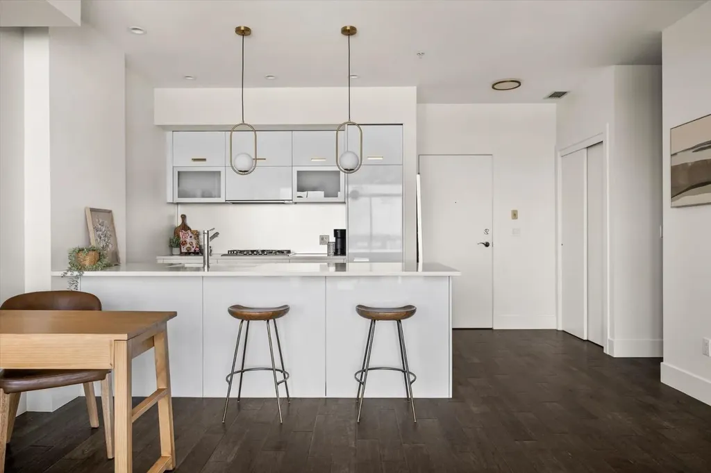 2505 17 Avenue SW Calgary AB T3E 7V3