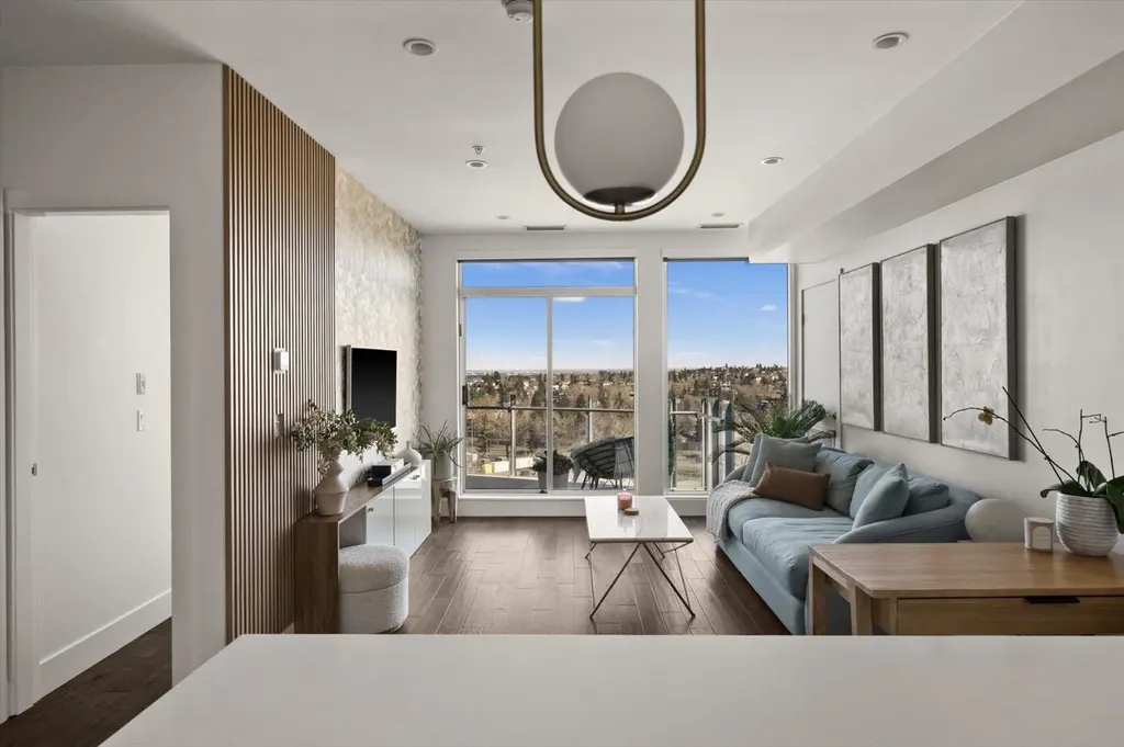2505 17 Avenue SW Calgary AB T3E 7V3