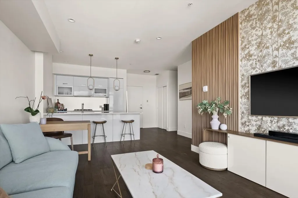 2505 17 Avenue SW Calgary AB T3E 7V3