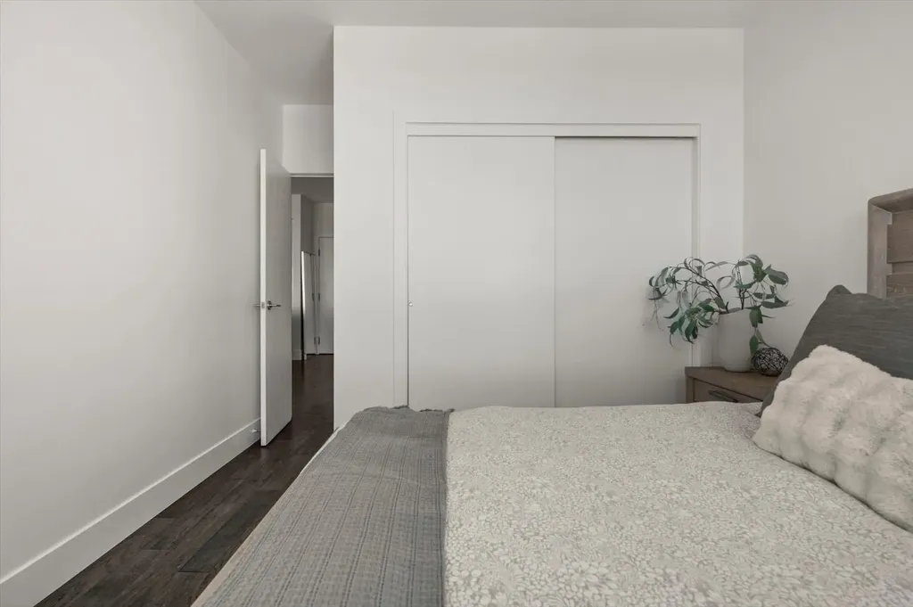 2505 17 Avenue SW Calgary AB T3E 7V3