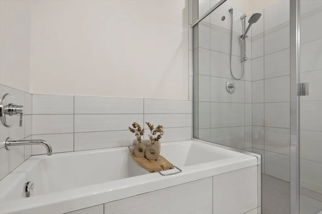 2505 17 Avenue SW Calgary AB T3E 7V3